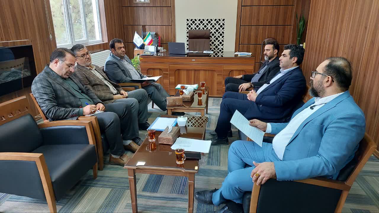 جلسه بررسی وضعیت سوخت ناوگان حمل ونقل مسافر و بار درون شهری حمل و نقل شهردرای محلات